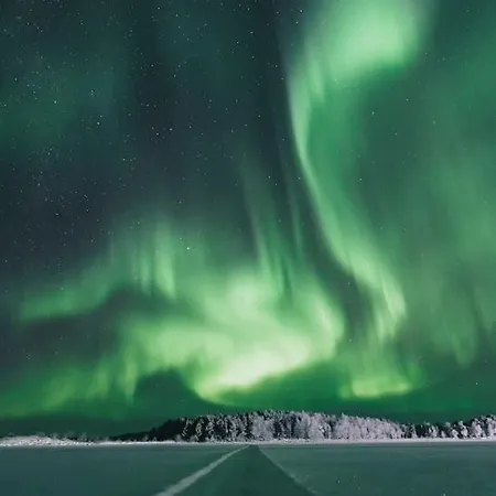 别墅 Upea Lapin Kulta Hirsihuvila Inarijaerven Rannalla