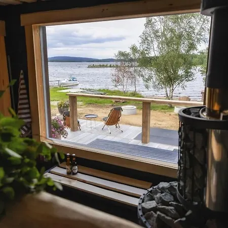 Upea Lapin Kulta Hirsihuvila Inarijaerven Rannalla *