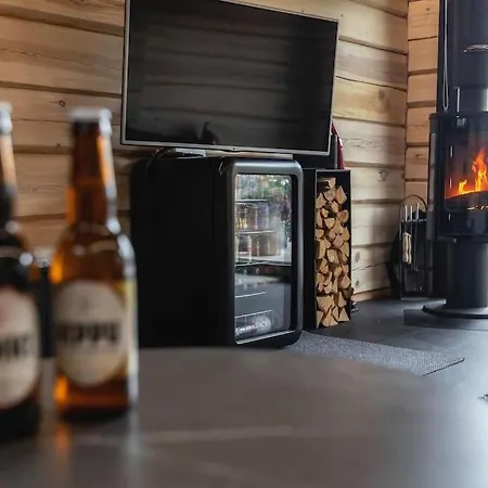 Upea Lapin Kulta Hirsihuvila Inarijaerven Rannalla * Inari