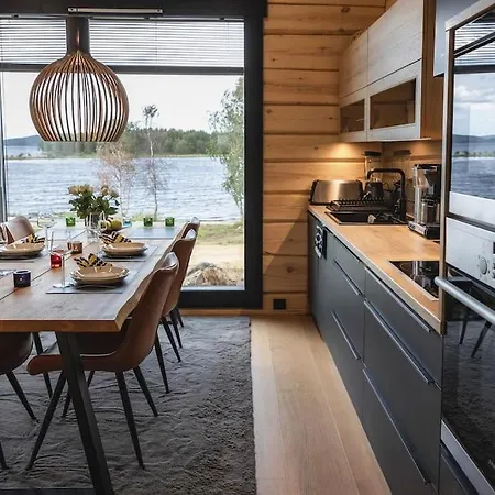 Upea Lapin Kulta Hirsihuvila Inarijaerven Rannalla 别墅