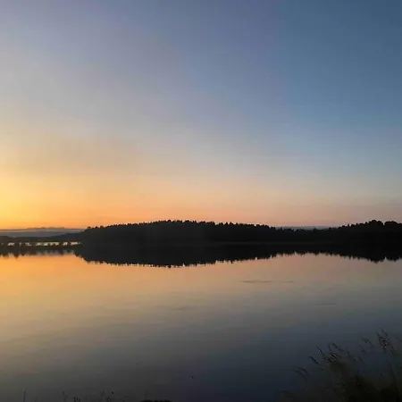 Upea Lapin Kulta Hirsihuvila Inarijaerven Rannalla