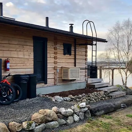 Upea Lapin Kulta Hirsihuvila Inarijaerven Rannalla Βίλα