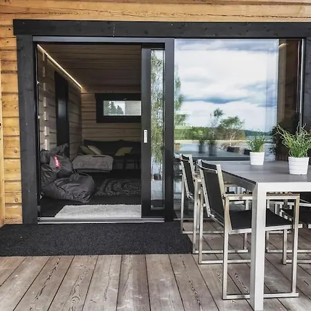 Upea Lapin Kulta Hirsihuvila Inarijaerven Rannalla Βίλα Inari