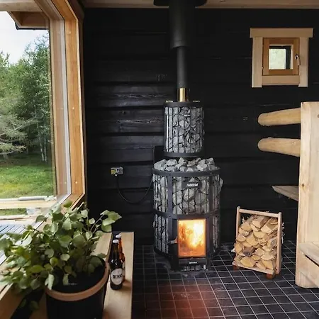 Upea Lapin Kulta Hirsihuvila Inarijaerven Rannalla Βίλα *