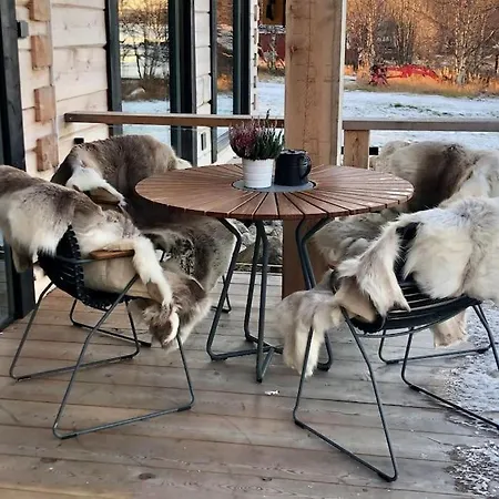 Upea Lapin Kulta Hirsihuvila Inarijaerven Rannalla Βίλα Inari