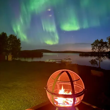 Upea Lapin Kulta Hirsihuvila Inarijaerven Rannalla * Inari