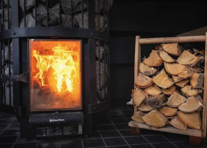 Upea Lapin Kulta Hirsihuvila Inarijaerven Rannalla