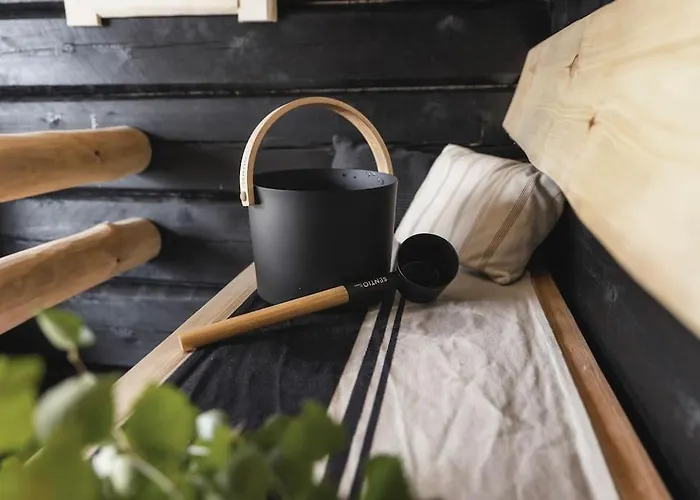 Villa Upea Lapin Kulta Hirsihuvila Inarijaerven Rannalla *