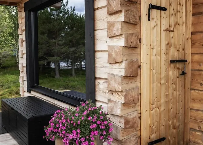 Upea Lapin Kulta Hirsihuvila Inarijaerven Rannalla