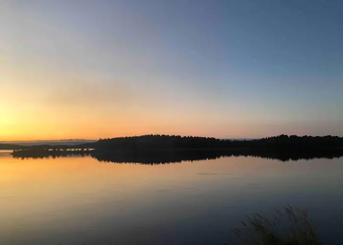 Upea Lapin Kulta Hirsihuvila Inarijaerven Rannalla