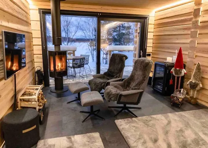 Upea Lapin Kulta Hirsihuvila Inarijaerven Rannalla *