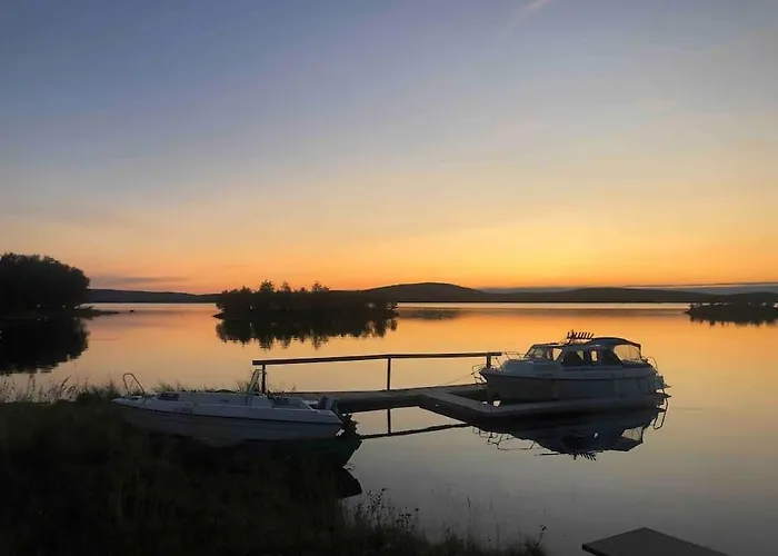 Upea Lapin Kulta Hirsihuvila Inarijaerven Rannalla Enare