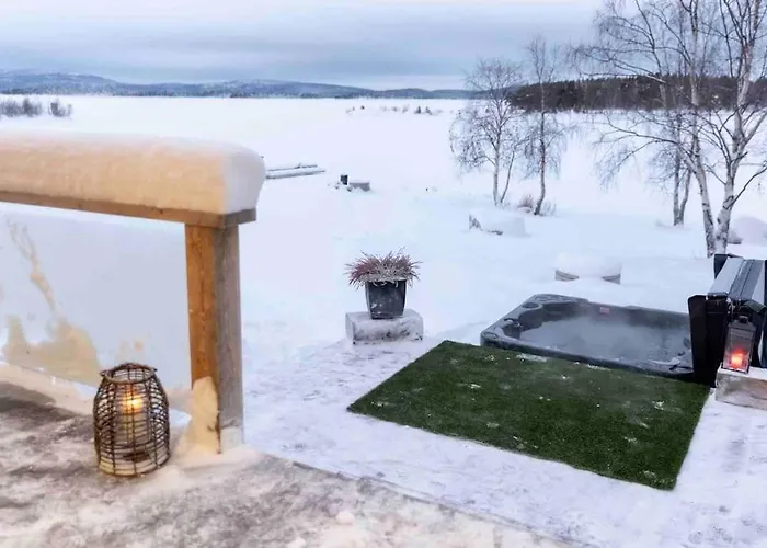 Upea Lapin Kulta Hirsihuvila Inarijaerven Rannalla Villa