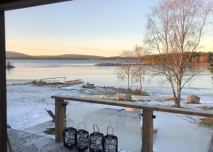 Upea Lapin Kulta Hirsihuvila Inarijaerven Rannalla