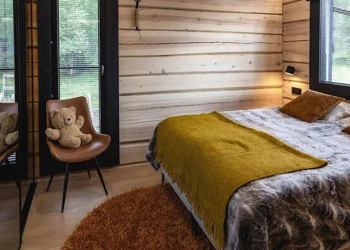 Upea Lapin Kulta Hirsihuvila Inarijaerven Rannalla