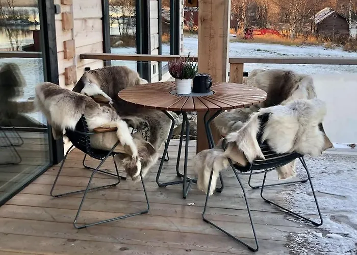 Upea Lapin Kulta Hirsihuvila Inarijaerven Rannalla Villa Enare