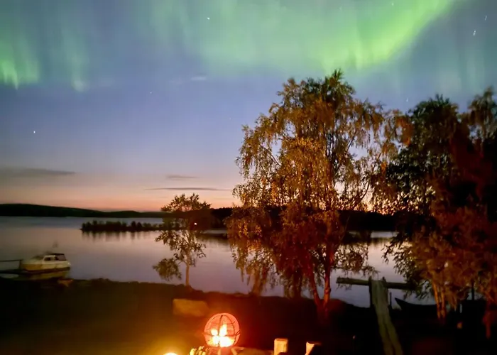 Upea Lapin Kulta Hirsihuvila Inarijaerven Rannalla